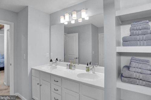 15 Waverly Ln, Carlisle PA  17015-7119 exterior