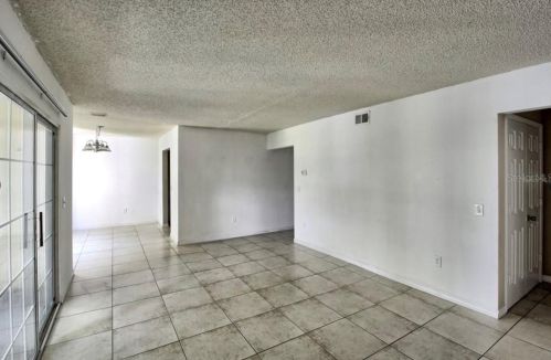 3910 Versailles Dr, Orlando, FL 32808-2233