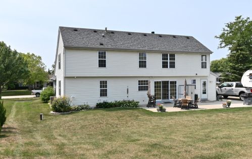 28842 Stone Ridge Ct, Waterford WI  53185-5609 exterior