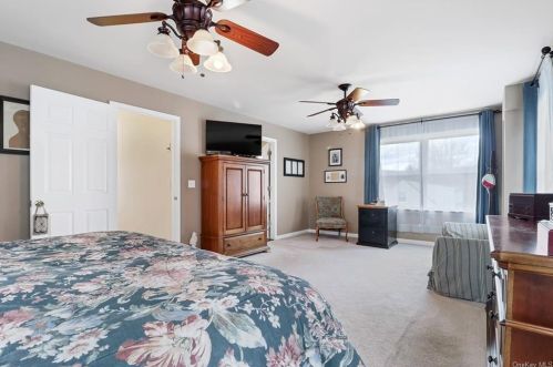 42 Miriam Dr, Warwick NY  10990-3516 exterior