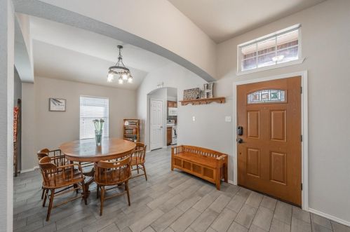 916 Raleigh Path Rd, Denton TX 76208-2907 exterior