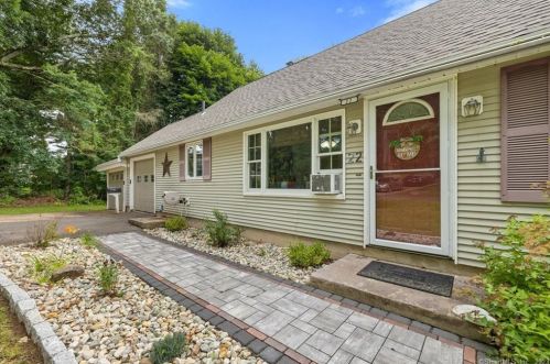 22 Greenwood Dr, Manchester, CT 06042-3436