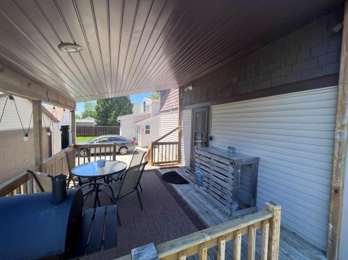 1011 Flambeau St, Manitowoc WI 54220-6546 exterior