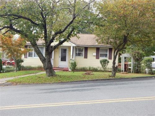 11 Robertson Dr, Middletown, NY 10940-3020