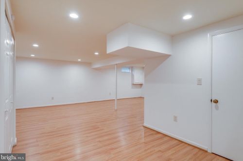 2308 Whitetail Ct, Herndon VA  20191-3018 exterior