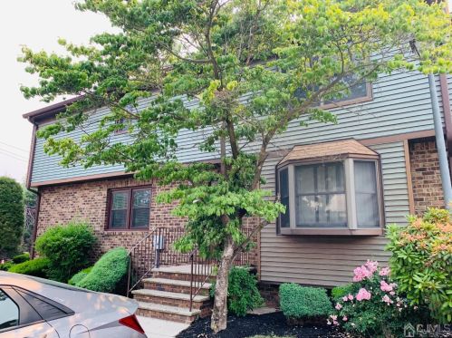 133 Highview Dr, Woodbridge, NJ 07095-3906