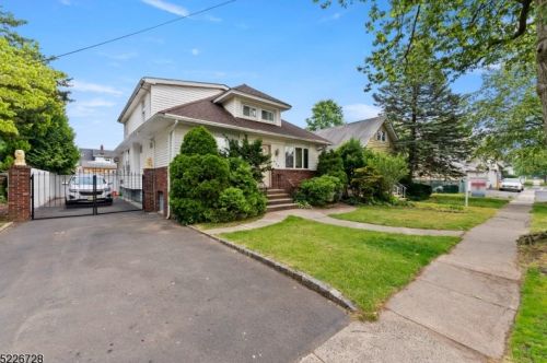 715 Elm St, Roselle Park, NJ 07204-1330