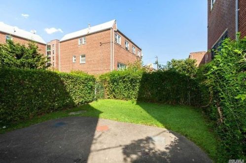 410 Fernside Pl, Far Rockaway NY  11691-2717 exterior