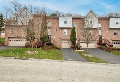 7018 Clubview Dr, Bridgeville, PA 15017-1097