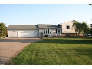 609 Grange Rd, Hudson, WI 54016-7679