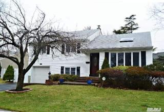 29 Lincrest St, Syosset, NY 11791-6823