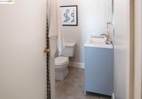 5766 Ayala Ave, Oakland CA 94609-1742 exterior