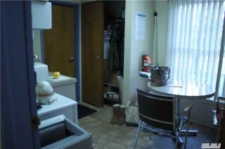 300 Main St, Smithtown NY  11787-2611 exterior
