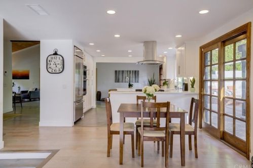 22540 Jameson Dr, Calabasas CA 91302-5857 exterior