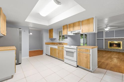 17509 Cranbrook Dr, Lutz, FL 33549-5547