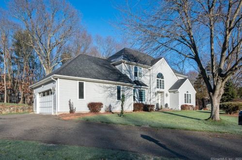 60 Country Club Woods Cir, Waterbury CT  06708-3219 exterior