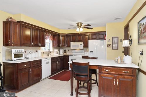 2221 Swamp Pike, Gilbertsville PA  19525-9654 exterior