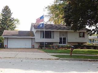 1915 Sunnyside Dr, Waukesha, WI 53186-2830