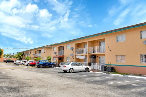 2985 80th St, Hialeah, FL 33018-3884