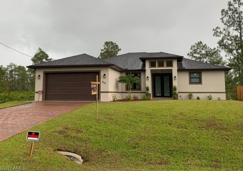 805 Chapman Ave, Lehigh Acres, FL 33974-9562