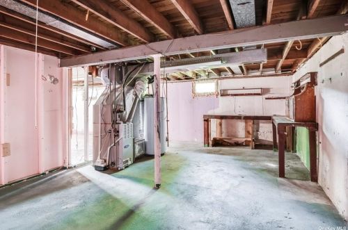 812 Larkfield Rd, Elwood NY  11731-6503 exterior