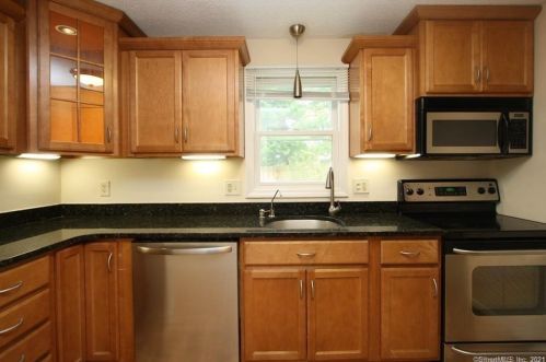 1 Southgate Dr, South Glastonbury, CT 06073-2100