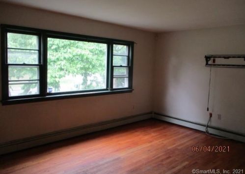 410 Dexter Dr, Bridgeport CT  06606-1306 exterior