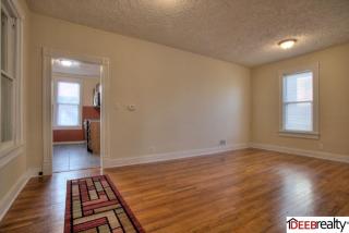 2624 37th St, Omaha, NE 68105-3519