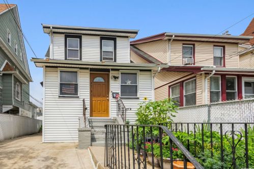 87-88 118th St, Jamaica, NY 11418-2302