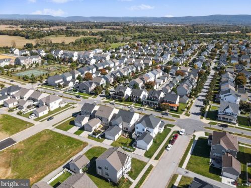 445 Lord Fairfax St, Charles Town WV  25414-2603 exterior