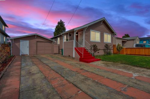 2031 103rd Ave, Oakland CA  94603-3325 exterior