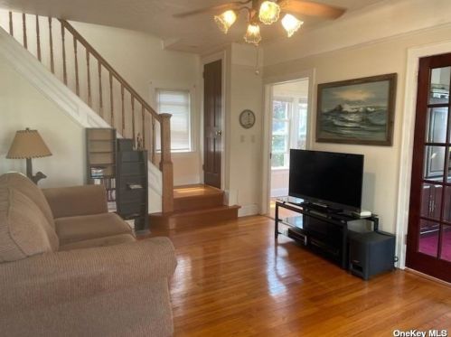 10 Maple Dr, North Lindenhurst NY  11757-1308 exterior