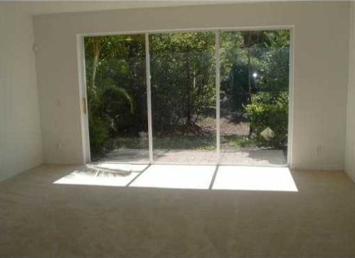 867 Pipers Cay Dr, West Palm Beach, FL 33415-4010