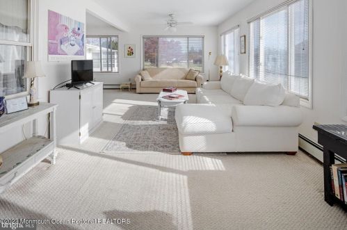 10 Lowell Ct, Bricktown NJ  08724-2423 exterior