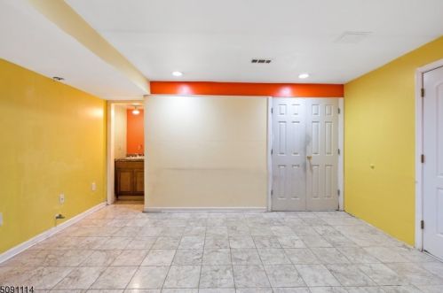 22 Autumn Ridge Rd, Greystone Park NJ  07950-1194 exterior