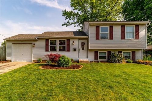 807 Sipos Cir, Englewood, OH 45322-1746