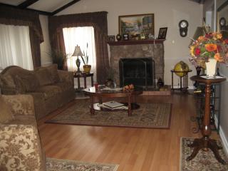 207 Juniper Ridge Dr, Waterbury CT  06708-1934 exterior