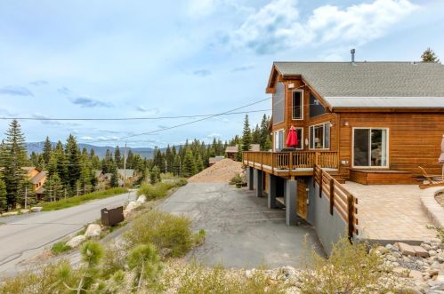 14290 Ski Slope Way, Truckee CA  96161-7009 exterior