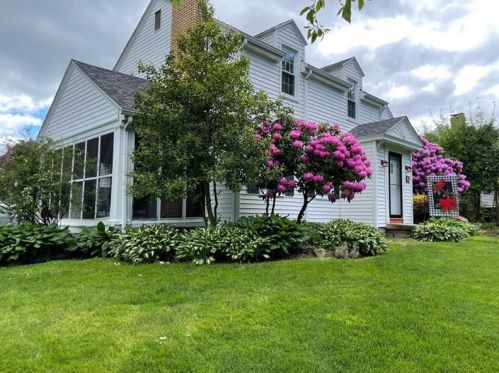 942 Lillian Dr, Hermitage, PA 16148-1526