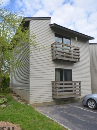 2001 Spruce Hills Dr, Glen Gardner, NJ 08826-3719