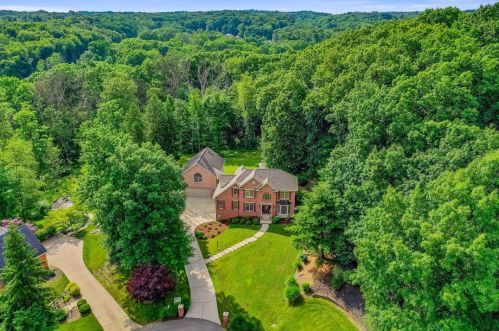 2032 Stillwater Dr, Gibsonia, PA 15044-6200