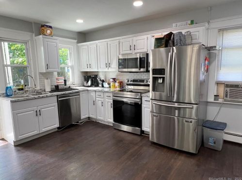 579 Cooke St, Waterbury CT  06710-1424 exterior