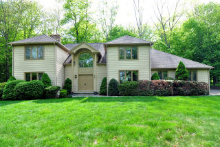 26 Owl Ridge Rd, Woodbury, CT 06798-2538