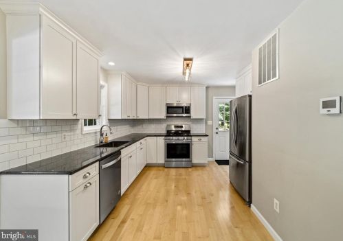 8819 Clinton Dr, Nokesville VA  20181-3205 exterior