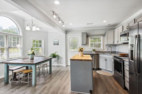 1509 Pony Ave, Beaufort SC  29906-5703 exterior