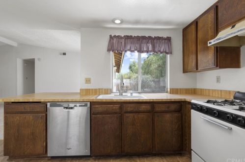28535 Winterdale Dr, Santa Clarita CA  91387-3136 exterior