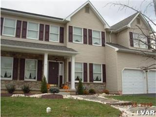 8 Stonecreek Ct, Easton, PA 18045-7480