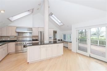 7 Greensward Cir, Mashpee MA  02649-4148 exterior