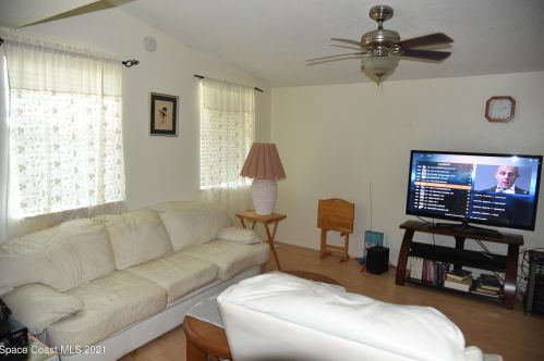 915 Spruce St, Sebastian, FL 32976-7324