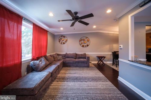 728 Hill Rd, Philadelphia, PA 19128-1515
